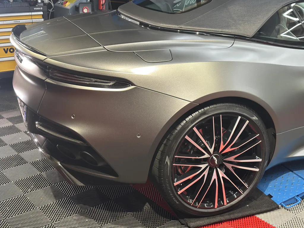 PPF complet sur Aston Martin DBS matte chez EMB Detailing proche Villefranche sur Saône 