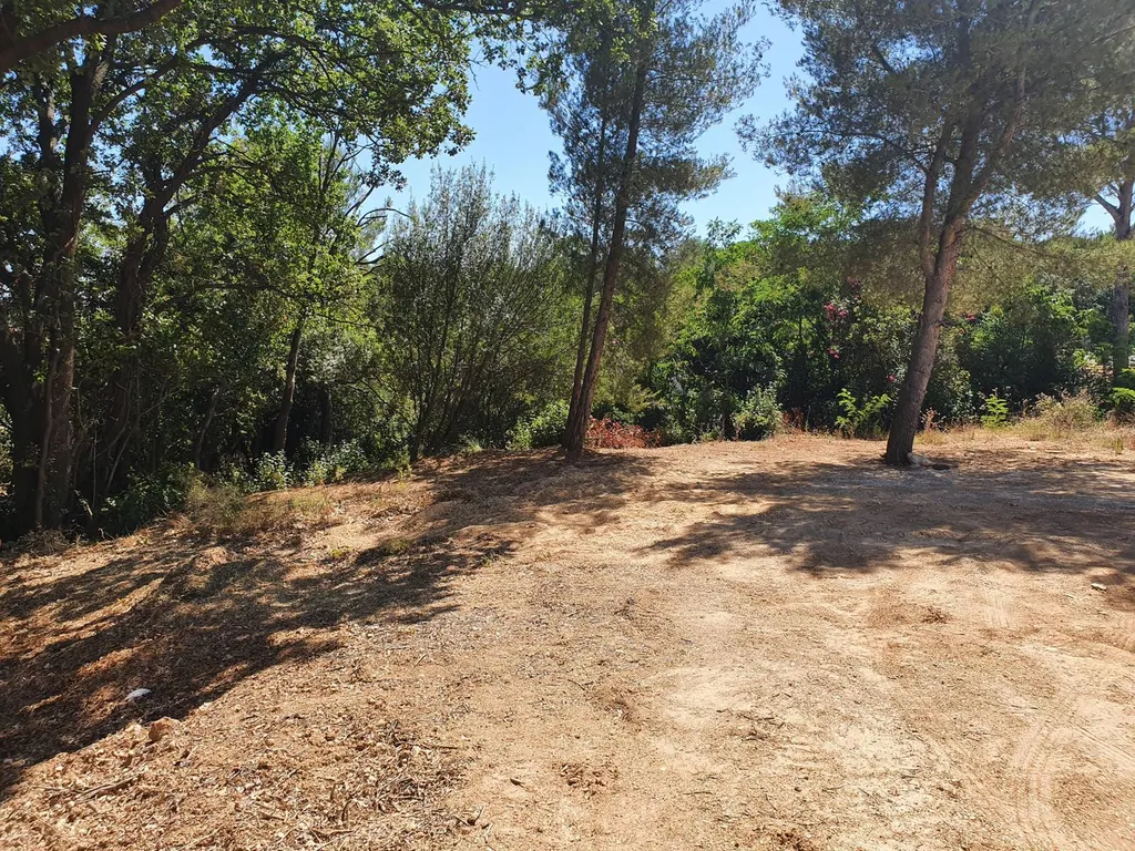 Terrain du PRADET proche mer