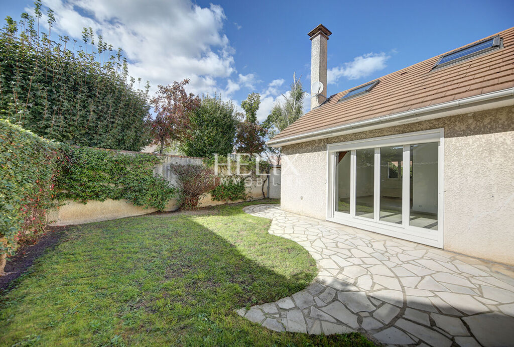 Maison Montesson 155 m2 avec une chambre au rez-de-chaussée et jardin
