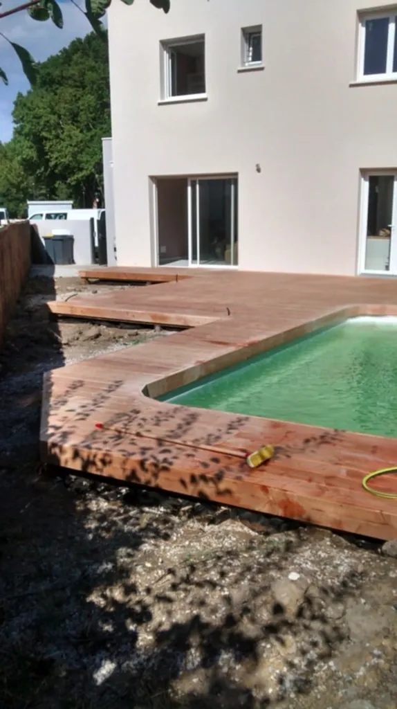 Lames de terrasse en douglas longue portée pour vos aménagements extérieurs à Lavérune Proche de Montpellier  dans l'Hérault