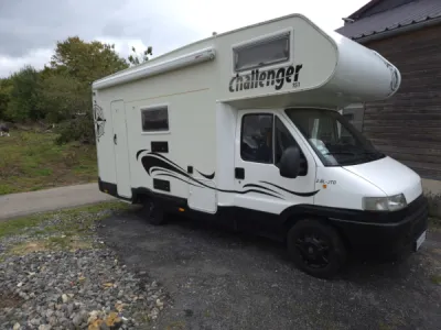 PETITE CAPUCINE mais très spacieuse de chez CHALLENGER sur FIAT Ducato model 151 2.8L JTD de 127CH