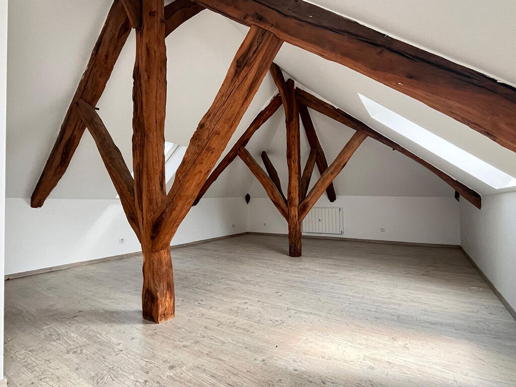 F4 RENOVE AVEC PARKING et TERRASSE ROUTE DE DARNETAL - 1014€ charges comprises