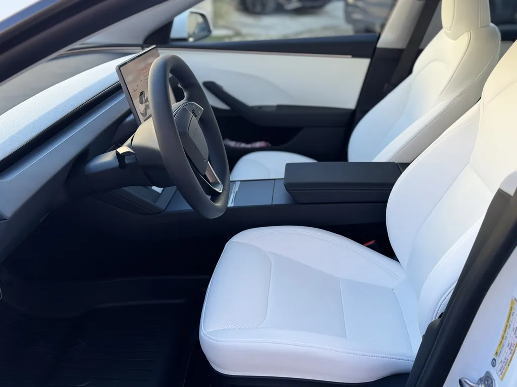 Traitement Céramique sur cette magnifique Tesla model 3 2025 à Carnoux proche de Marseille et d'Aubagne