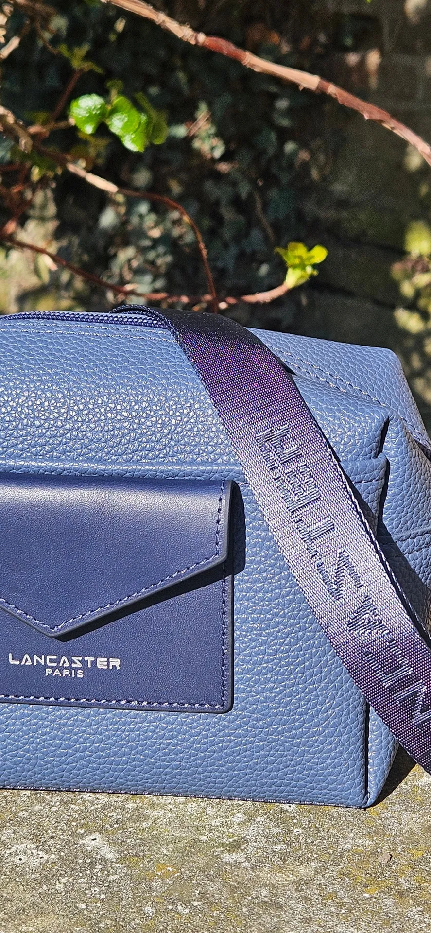 Sac trotteur Lancaster bleu givré disponible chez Evasion à Eu 