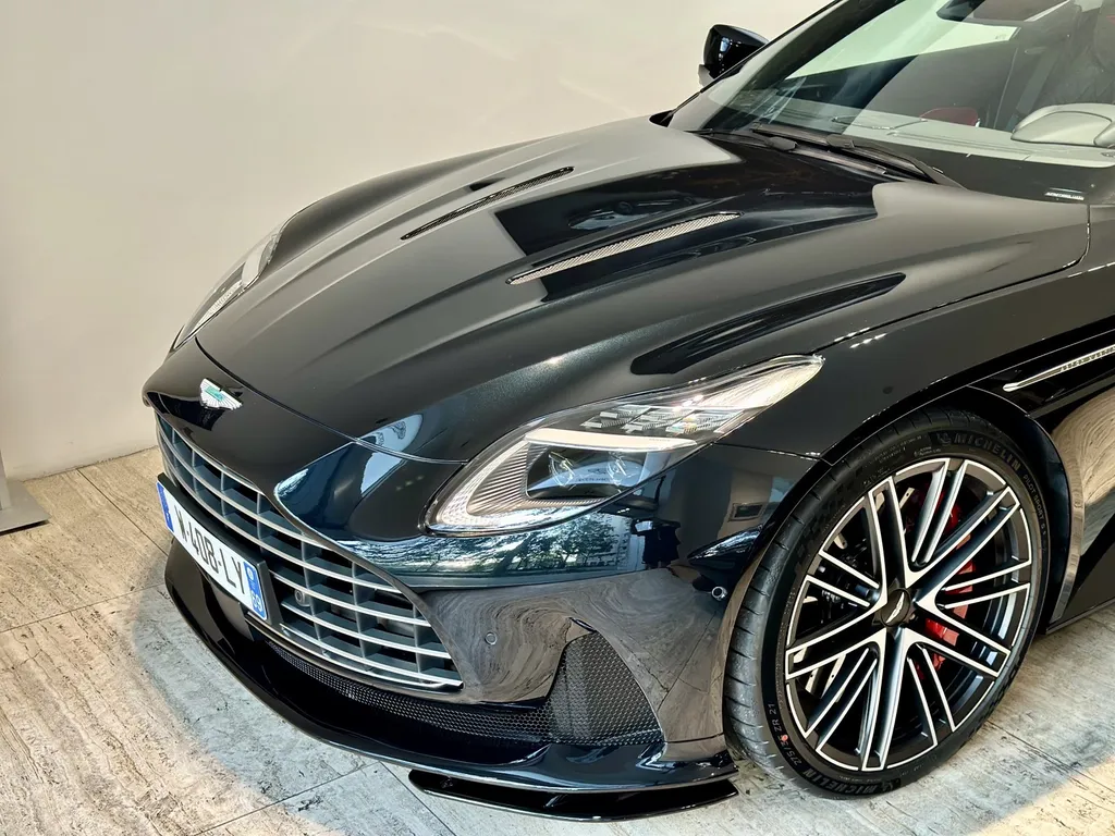 film plastique protection carrosserie film PPF Lyon traitement céramique DETAILING carosserie Aston Martin DB12 