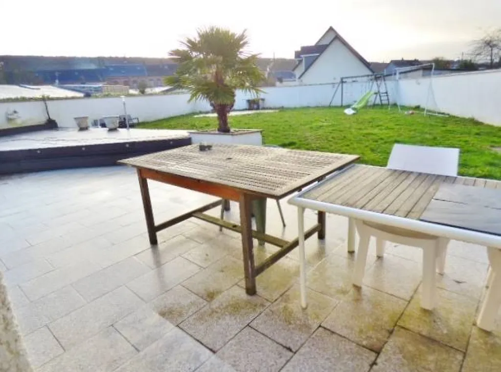 Vends maison à étage sur sous-sol avec jardin proche caudebec lès elbeuf 76