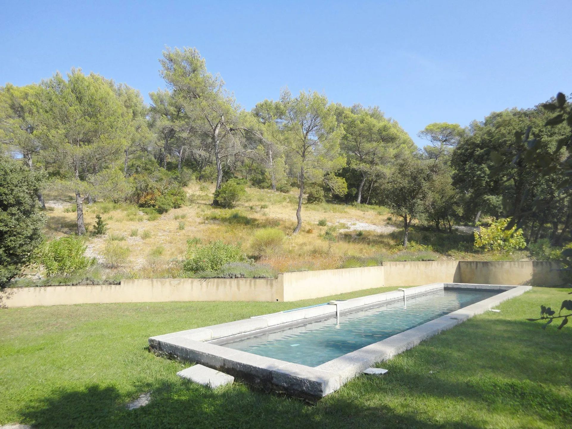 Castellas immobilier couloir de nage bastide de campagne à vendre