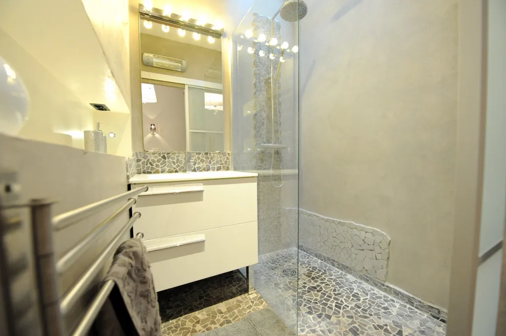 Avignon Intra-Muros, maison avec toit terrasse et garage à vendre   