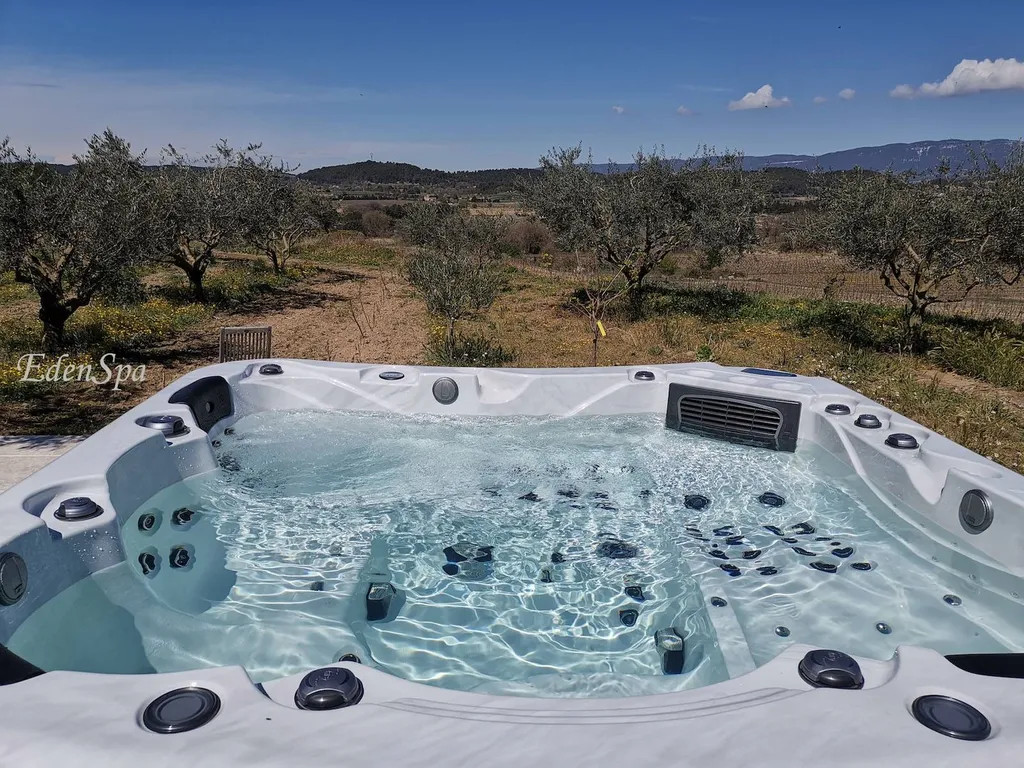 vente de spa jacuzzi exterieur pertuis