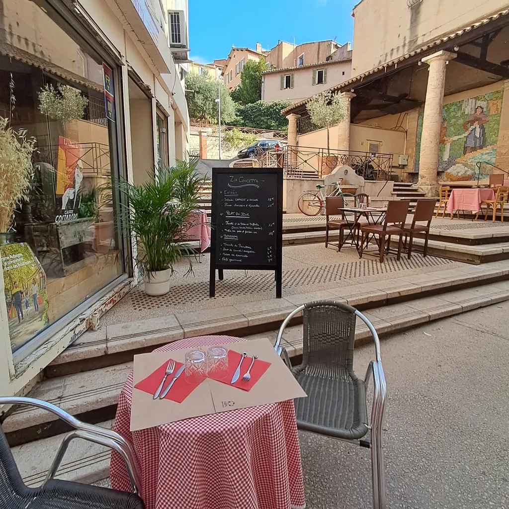 Zia Concetta Aubagne : Trattoria et épicerie fine en plein coeur du village, sur les traces de Marcel Pagnol 