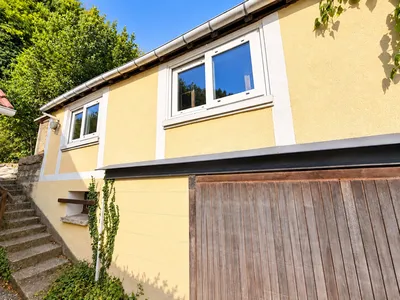 Maison à rénover à Petit-Caux avec terrain de 1347 m², garage et beau potentiel à 1 km du littoral