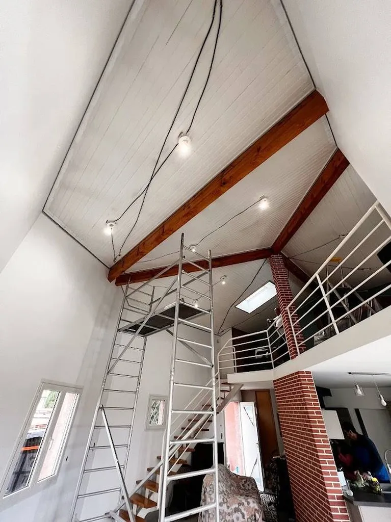 rénover un plafond en lambris bois sans peinture - Plafonds Tendus Occitans Cornebarrieu