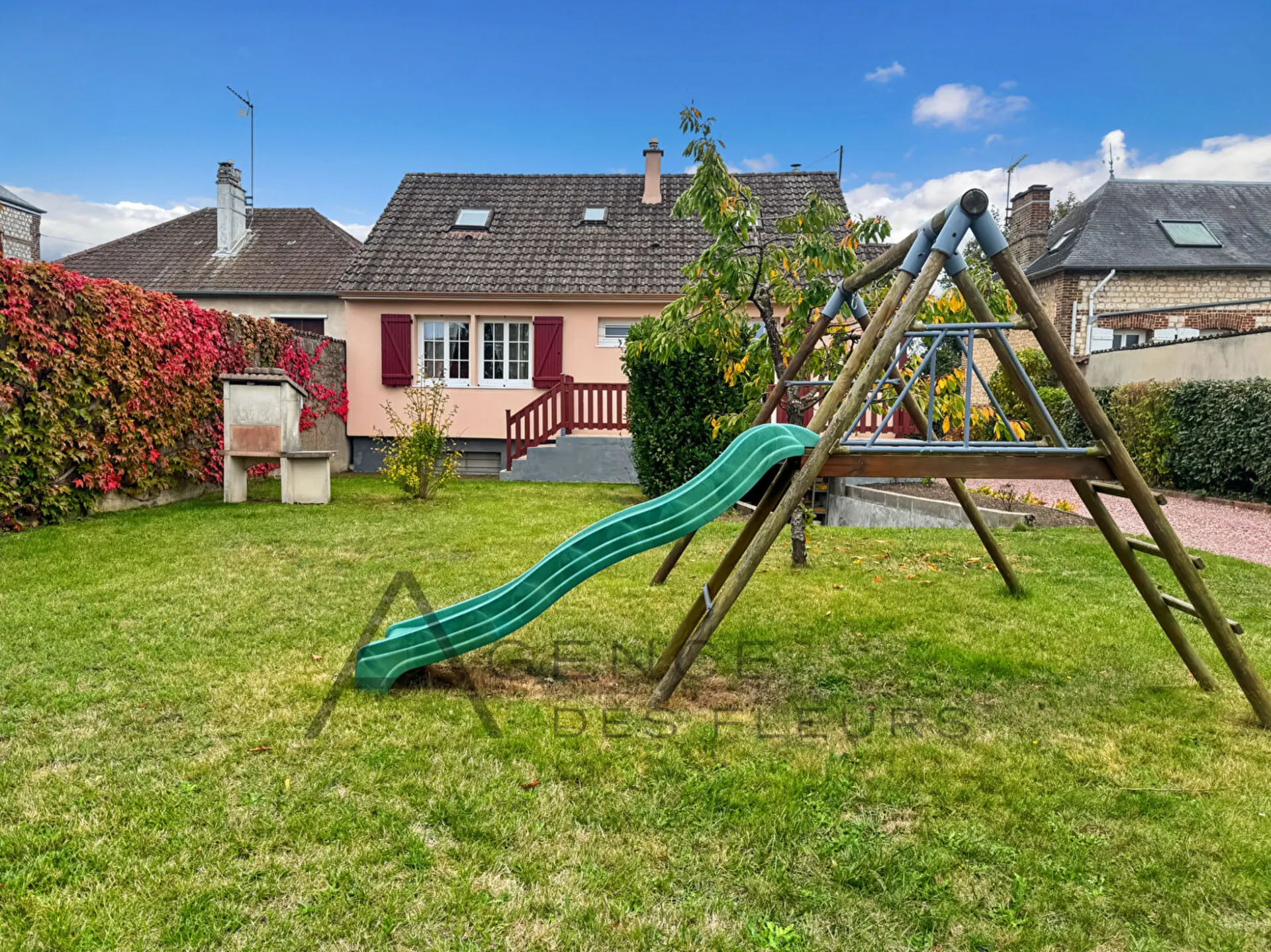 À vendre, maison de 94 m² sur un terrain de 1233 m²sur la commune de Saint-Aubin-les-Elbeuf