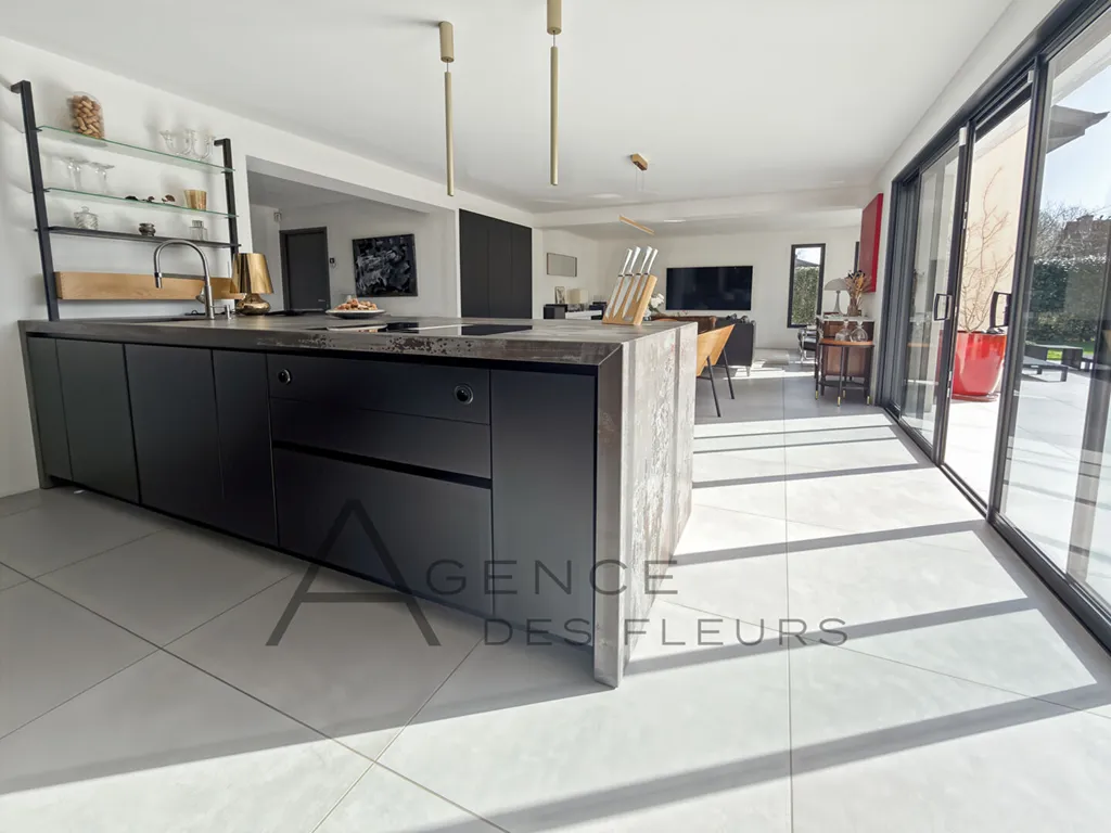 À vendre, très belle propriété contemporaine de 148 m² sur un terrain de 899 m² située sur la commune de La Londe 76500