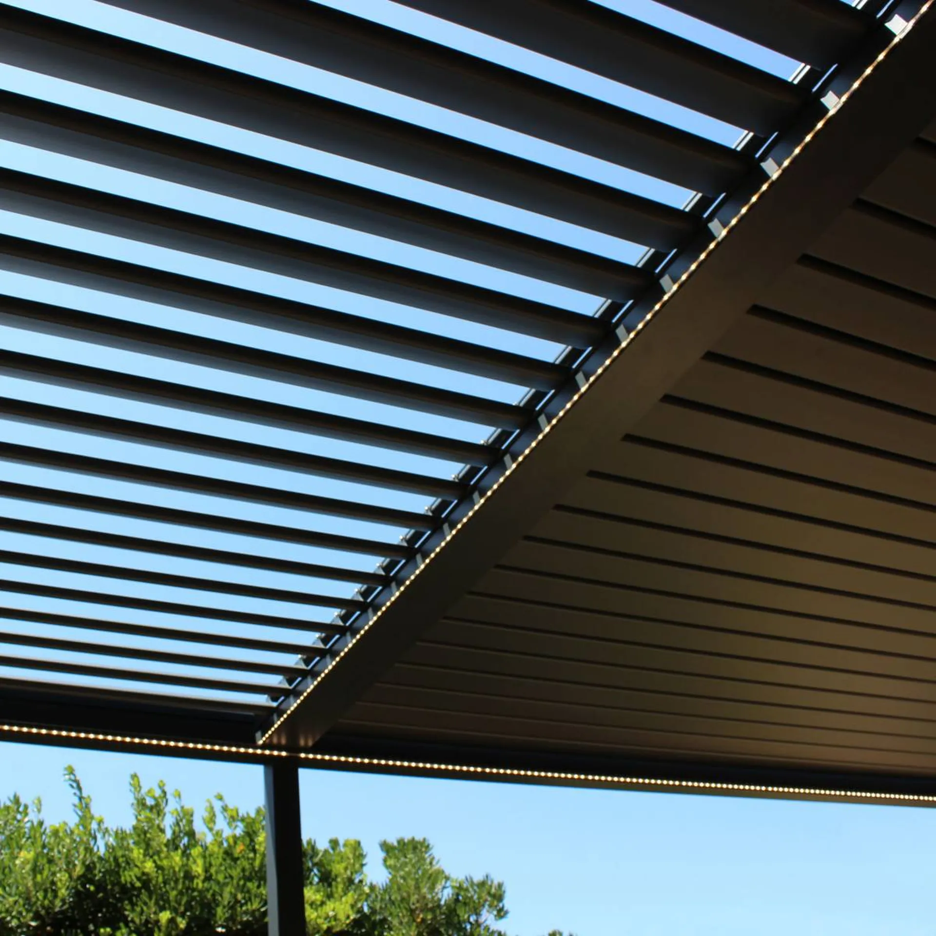 Vente et pose de pergolas bioclimatique design et pas cher à Aix En Provence