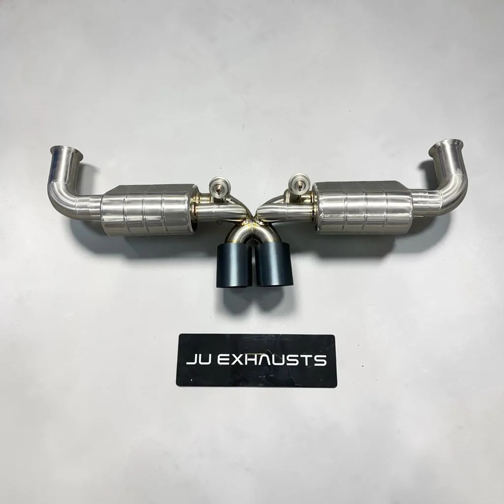 Échappement haute performance pour Porsche 911 GT3 RS 991.1. Profitez d'une sonorité plus sportive, d'un flux d'échappement optimisé et d'une expérience de conduite encore plus intense grâce à un système conçu pour exploiter tout le potentiel du moteur at