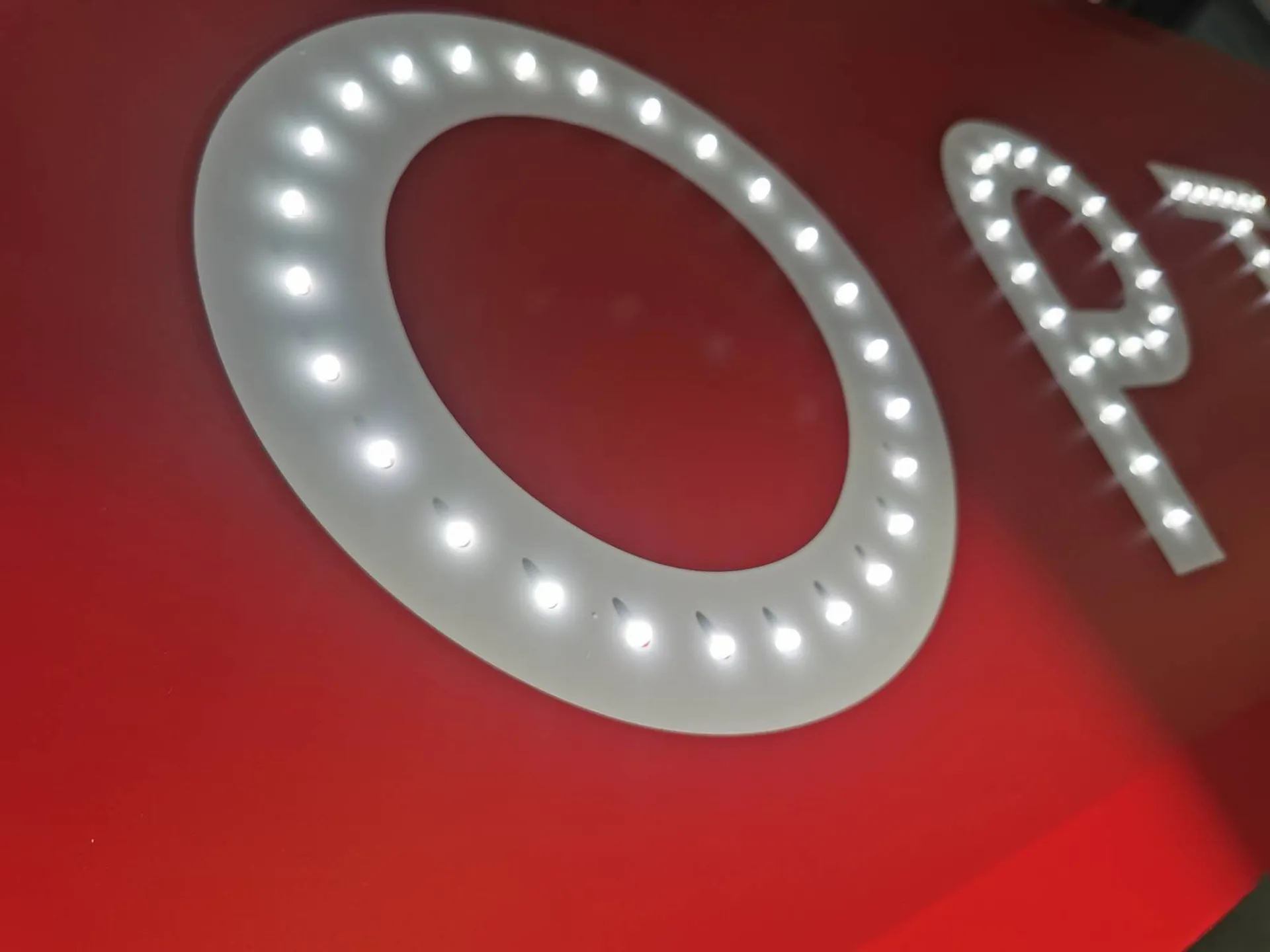 enseigne lettres lumineuses avignon