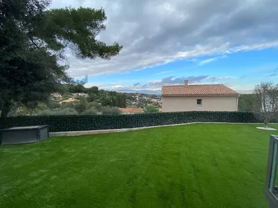 Gazon synthétique à Vallauris