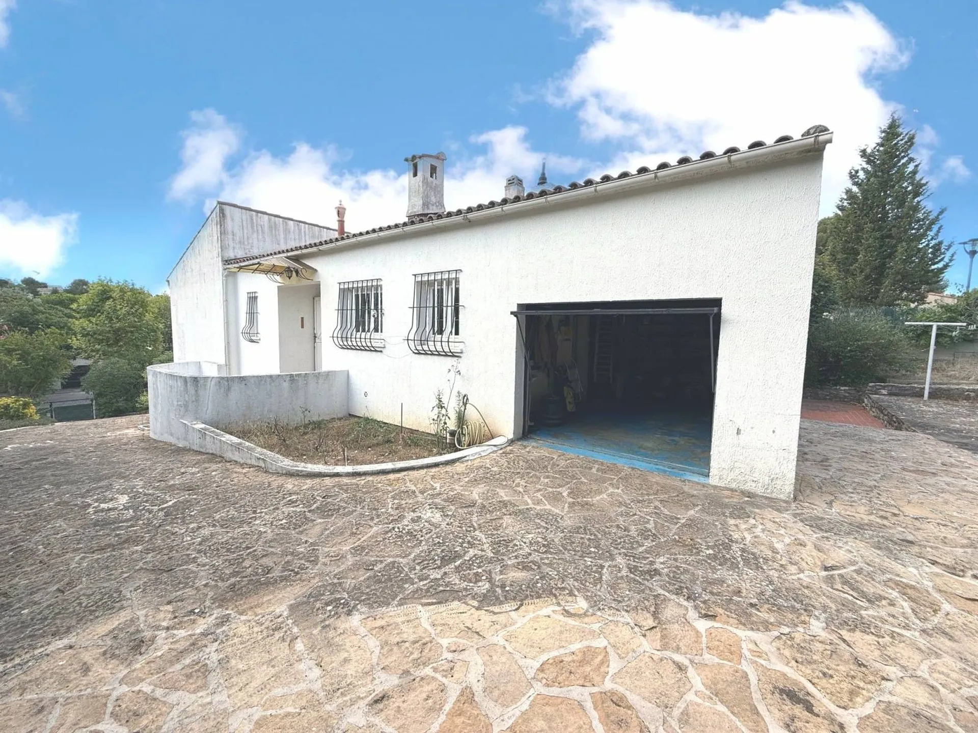 Au calme maison de 108m² à renover 13470