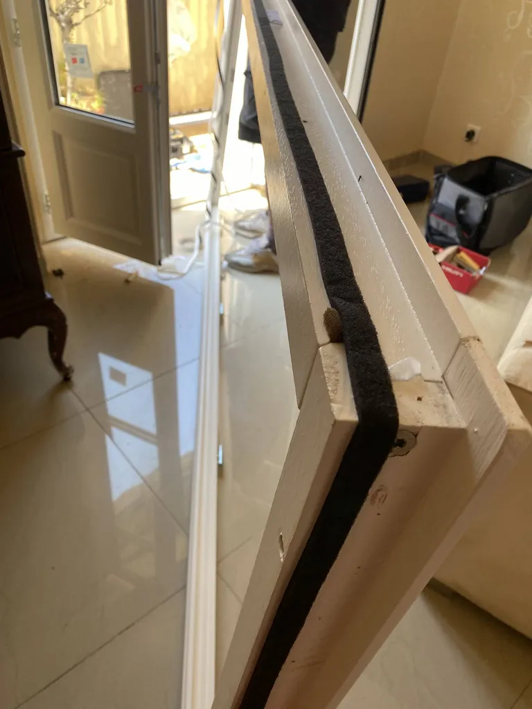 Pose fenêtres en bois exotiques sur mesure à Nice (06)