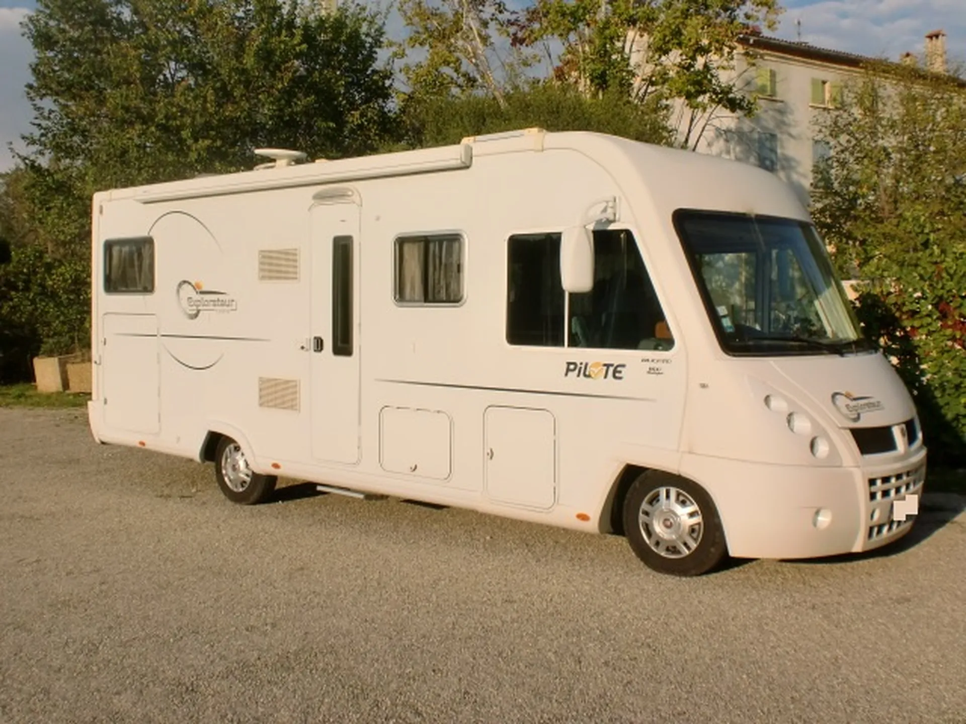RAPIDO EXPLORATEUR 730 FG