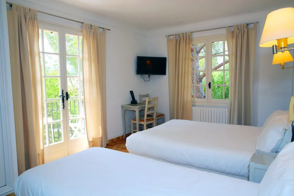 Notre zone d'activité pour ce serviceLiterie traitée anti-acariens dans notre hôtel Hyères Var  : protocole de désinsectisation thermique certifié 2026