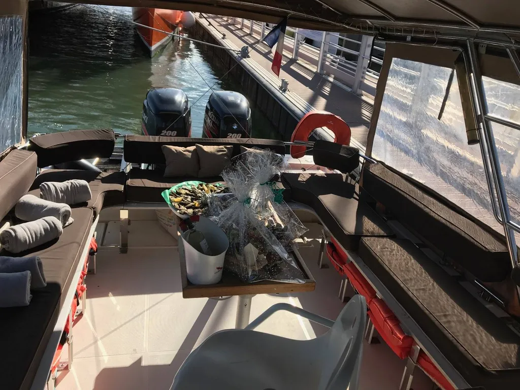 Idée d'activité sur le bassin d'Arcachon : brunch et balade en bateau privatisé !