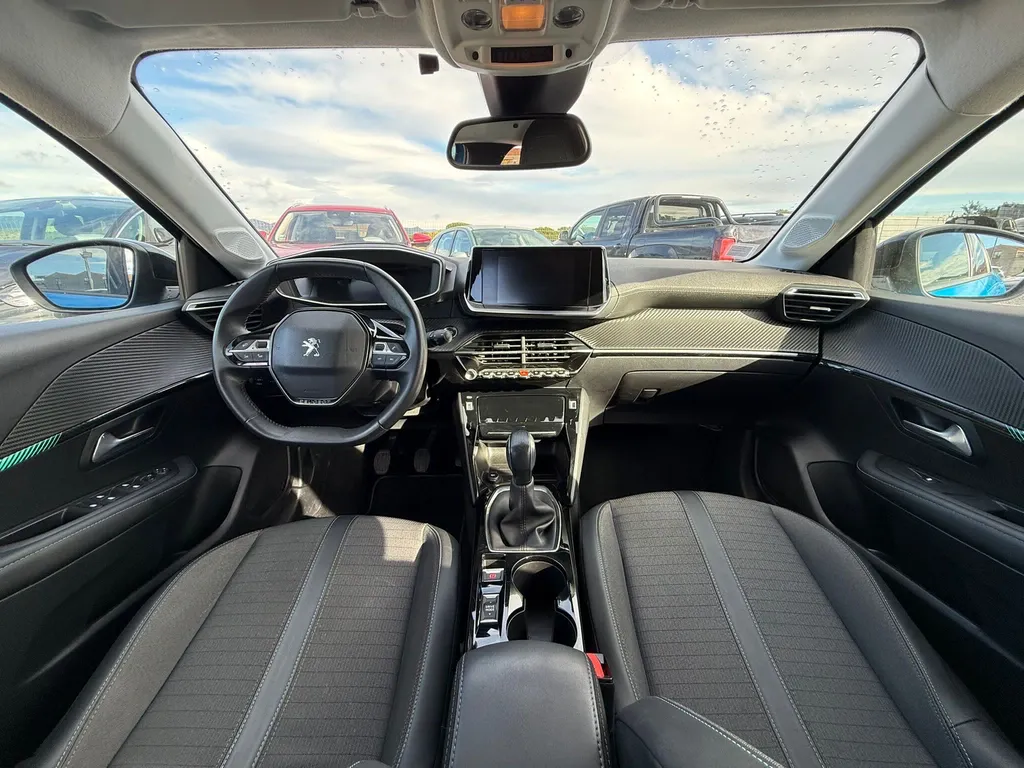  PEUGEOT 208 1.2 PURE TECH 75 CHEVAUX FINITION ALLURE