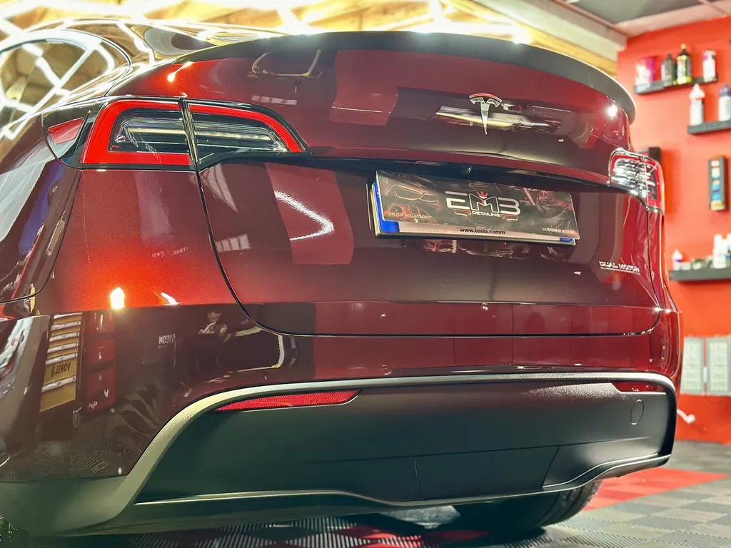 detailing auto Lyon traitement céramique protection PPF face avant contre les rayures Tesla model Y Lyon 