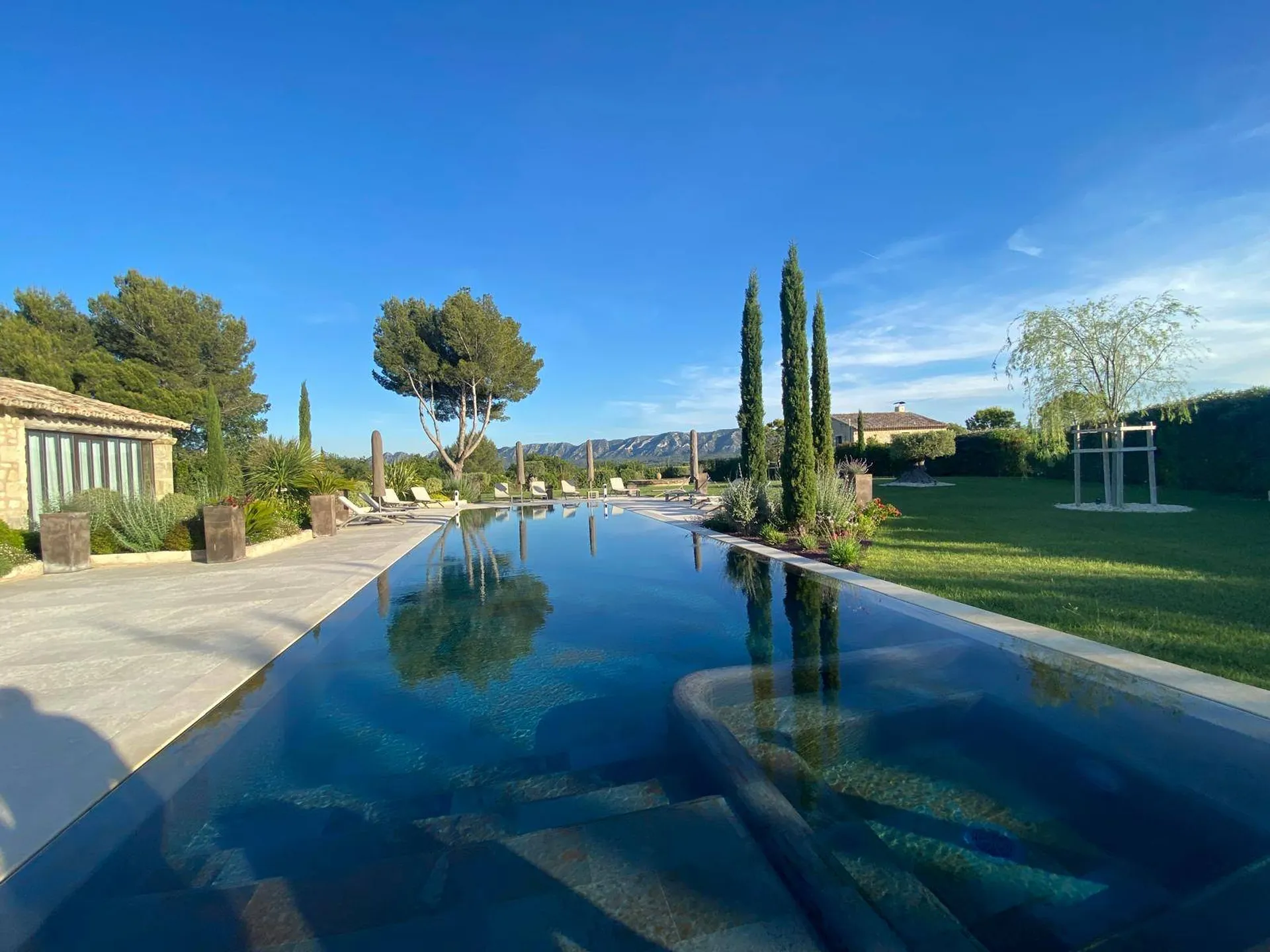 Carré Vert pour aménagement paysager à Aix-en-Provence 13090 et ses alentours, pour des jardins uniques, élégants et personnalisés