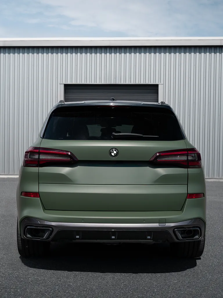 Covering complet vert Kaki mat en 3M-2080 BMW X5.