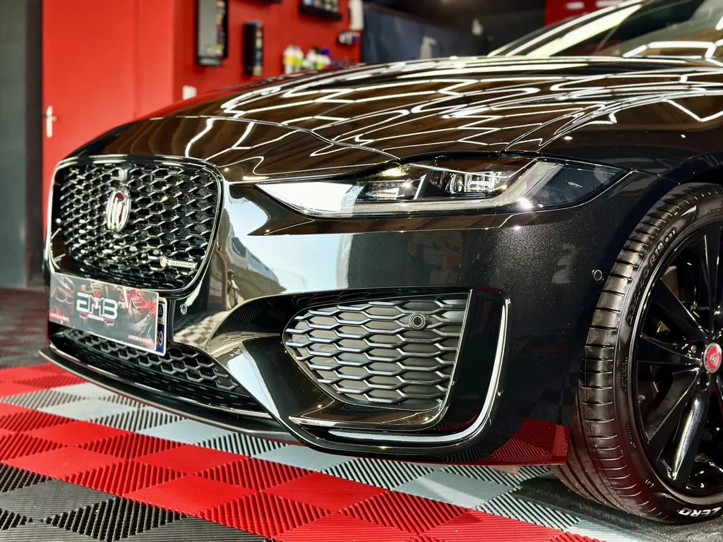 spécialiste du traitement céramique du Lyon et sa région . protection carrosserie Jaguar XE