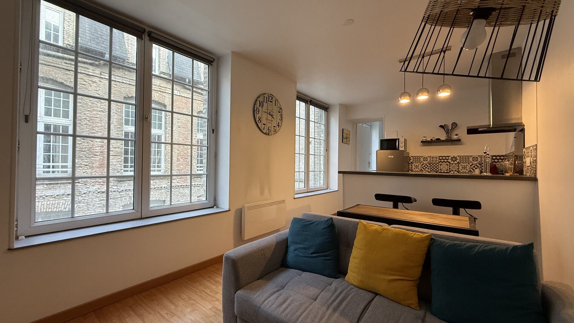 Appartement à vendre à Dieppe, situé sur le très recherché Quai Henry IV, en plein centre-ville.