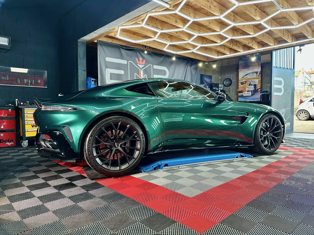 protection carrosserie PPF traitement céramique sur Aston martin Vantage Lyon 