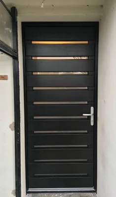 Vente et pose d'une porte d'entrée en bois design et contemporaine VILLENAVE D'ORNON proche de Bordeaux