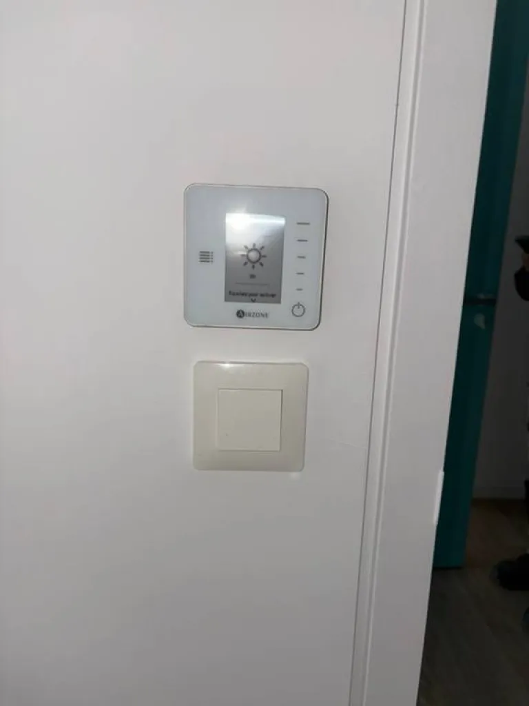 Système de contrôle AirZone pour climatisation à Ceyreste.