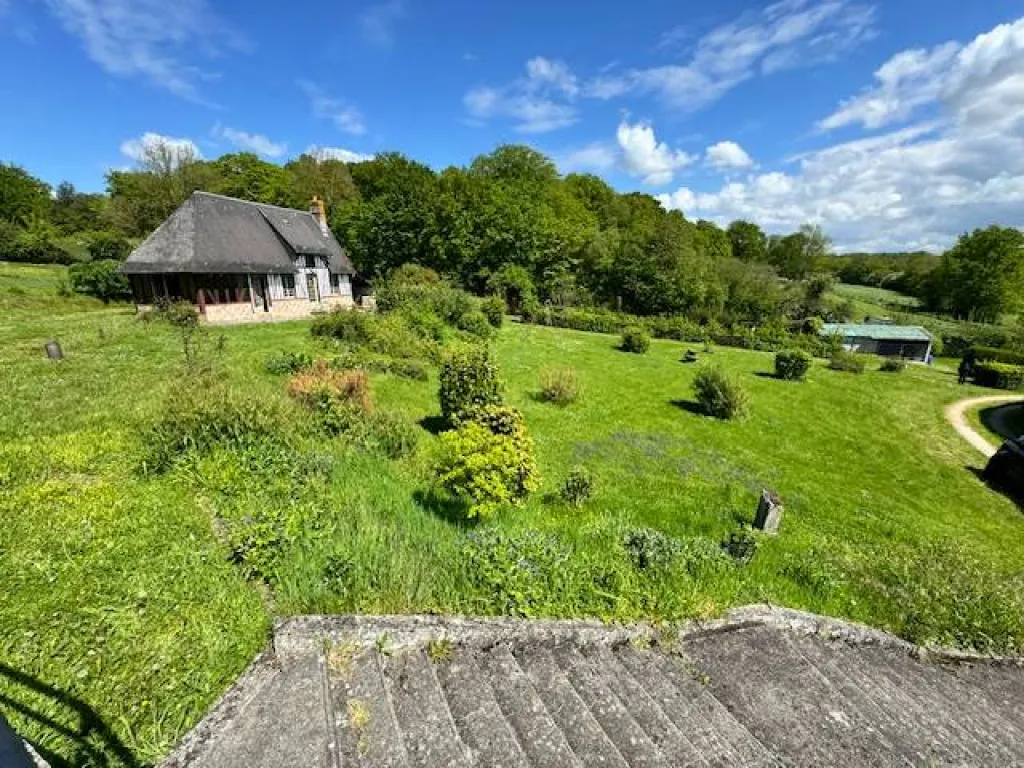 A acheter, maison de 140 m² édifiée sur 8150 m² de terrain sur la commune de la SAUSSAYE