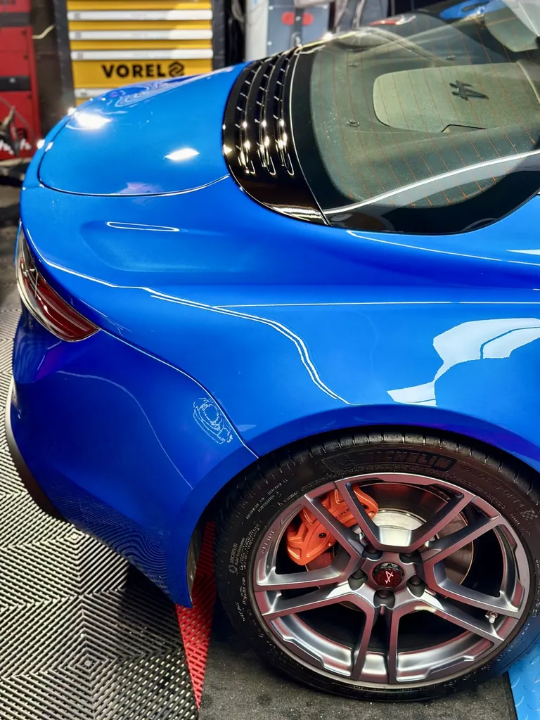 film de protection PPF alpine A110 Lyon traitement céramique protection carrosserie voiture de sport