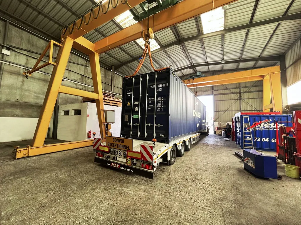 Levage d'un container maritime 40 pieds