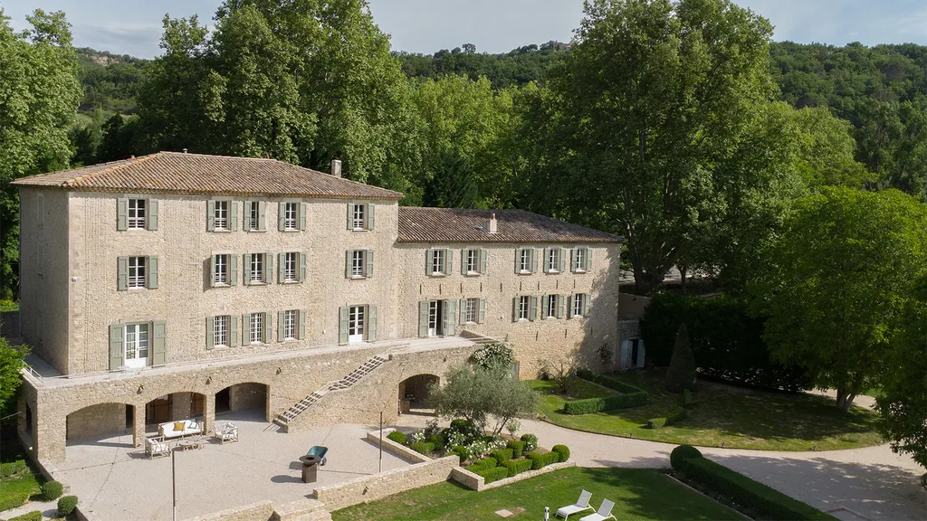 Notre zone d'activité pour ce servicePrivatisation domaine entreprise Ménerbes vers Mallemort : Soirée Entreprise de prestige avec piste de danse et parking 120 places.