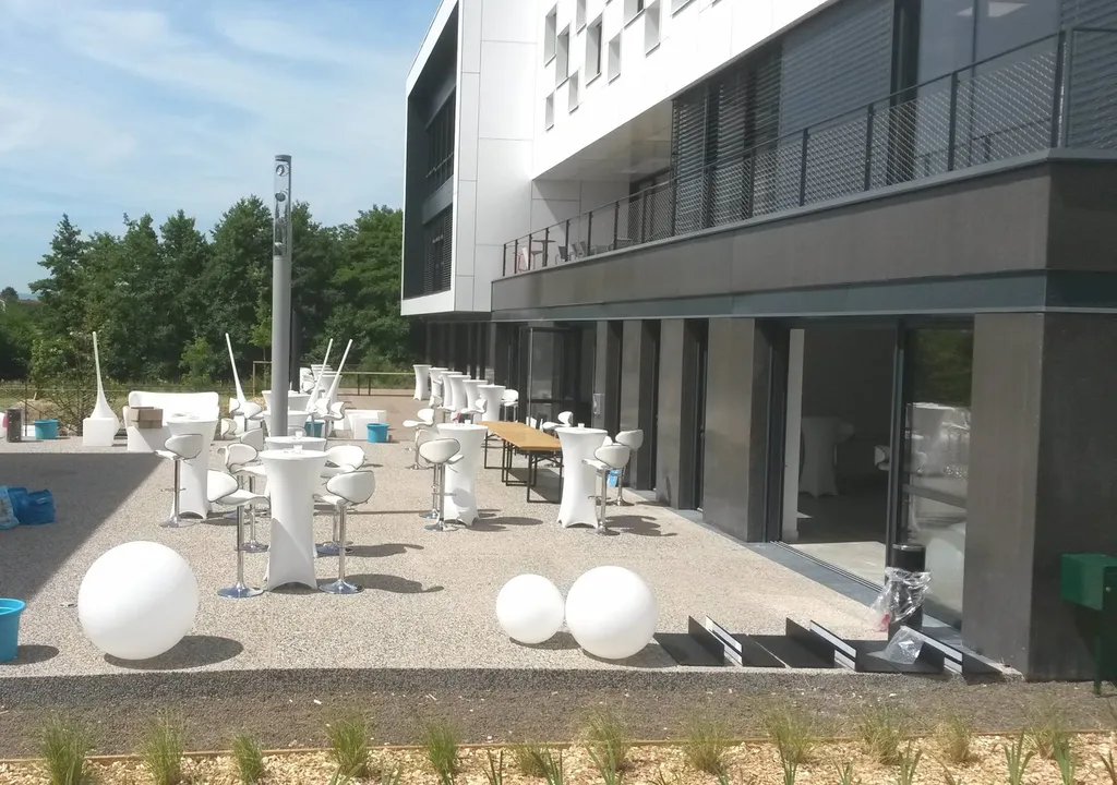 Location Tabouret TORA Blanc - Confort Rembourré & Hauteur Réglable