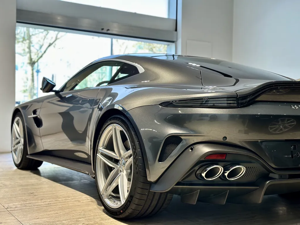 Traitement céramique Aston Martin Vantage DETAILING spécialiste voiture de sport sur Mornant 