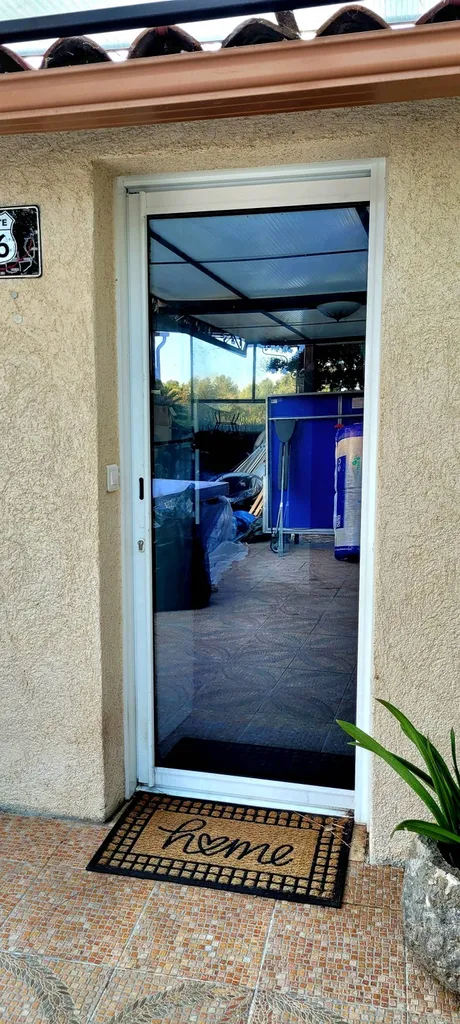 Prestataire de pose film solaire sur bâtiment pas cher dans les Alpes Maritimes 