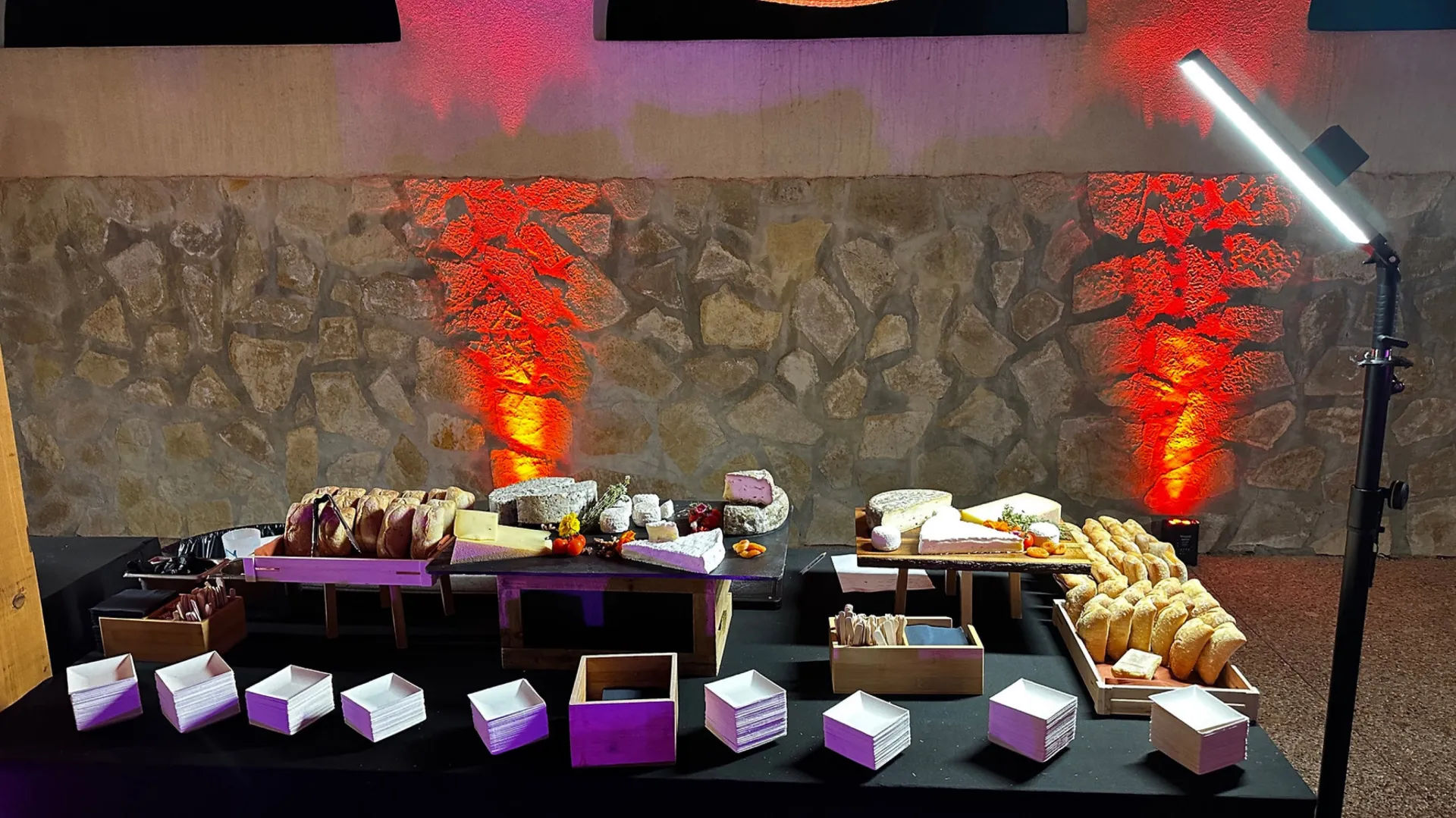 location éclairage buffet simple sur batterie à Ramatuelle dans le var