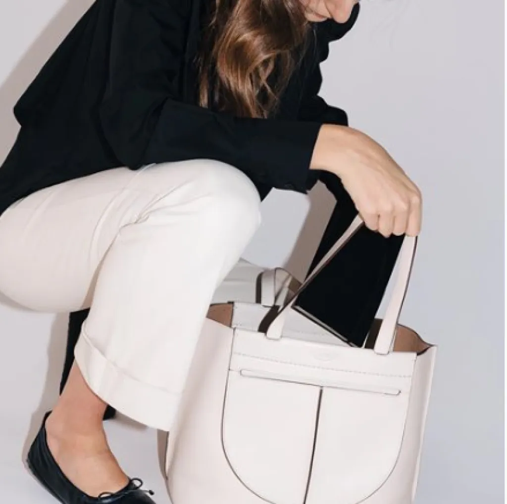 L'elégance de ce sac shopping Tod's a séduit Sacha.