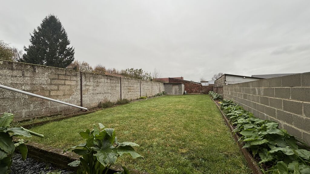 Immeuble de 179m² vendu loué, avec commerce et appartement, FRIVILLE ESCARBOTIN (80).