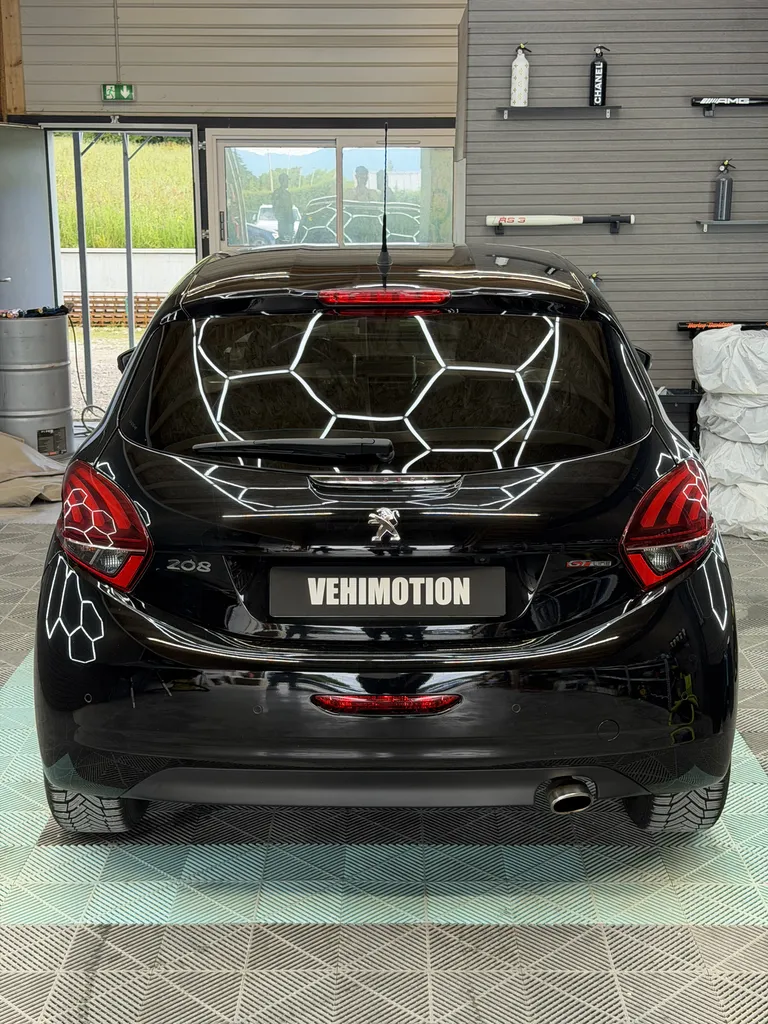 208 GT LINE 1.2 PURETECH 110CHV / ENTRETIEN PEUGEOT / CAMERA DE RECUL