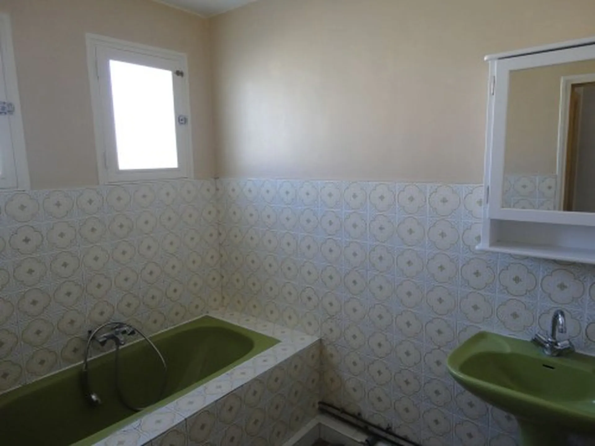 vente maison de plaind pied 4 Roquefort La Bédoule secteur recherché  avec terrain de 600m², garage et dépendances