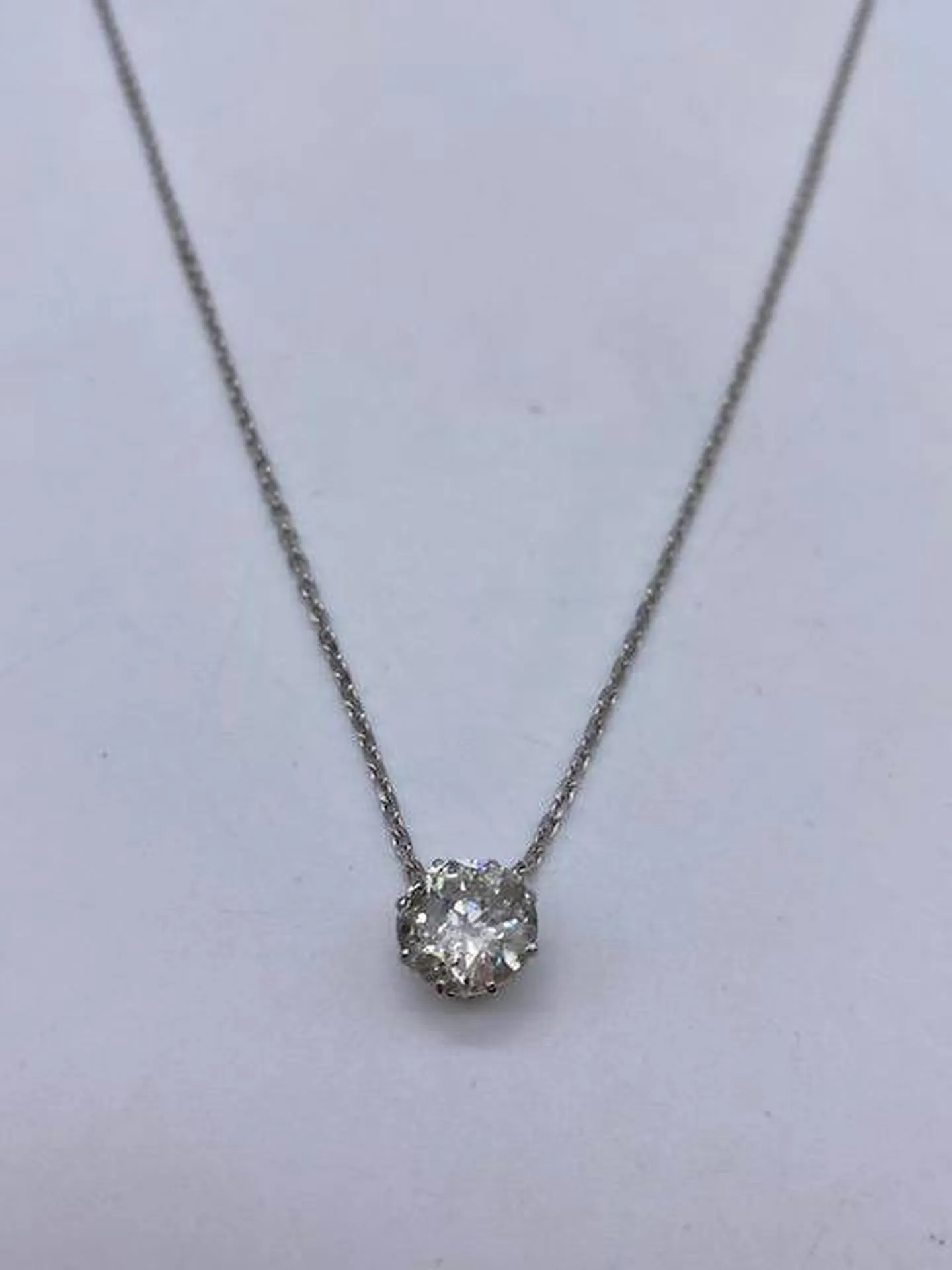 Ou acheter un diamant de plus de 2 carats en 2eme main sur or blanc 750/1000ème? Chez votre bijouterie Or Ligne à La Teste près de Bordeaux