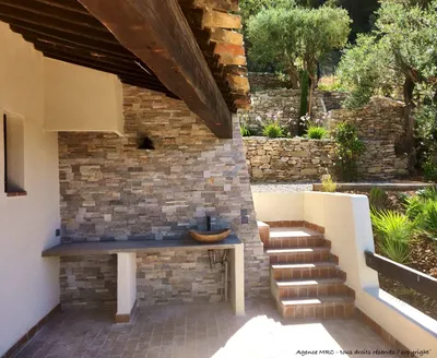 Les architectes Paysagiste de l'AGENCE MRC on travailler sur l'agrandissement d'une construction d'un maison avec piscine avec aménagement de terrasses sur Ventabren 13122